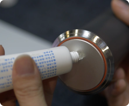 Step 1: Apply gel to the head